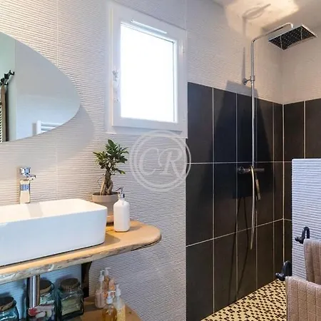 Superbe Contemporaine Pied Dans L'eau Hyères