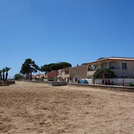 Superbe Contemporaine Pied Dans L'eau Villa