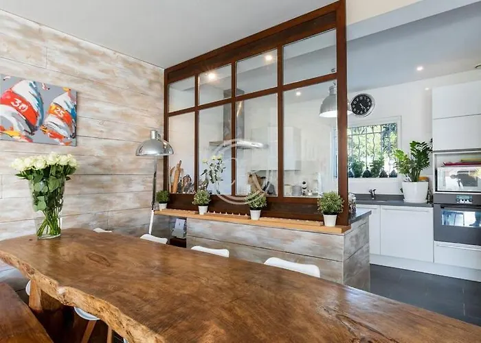 Superbe Contemporaine Pied Dans L'eau *