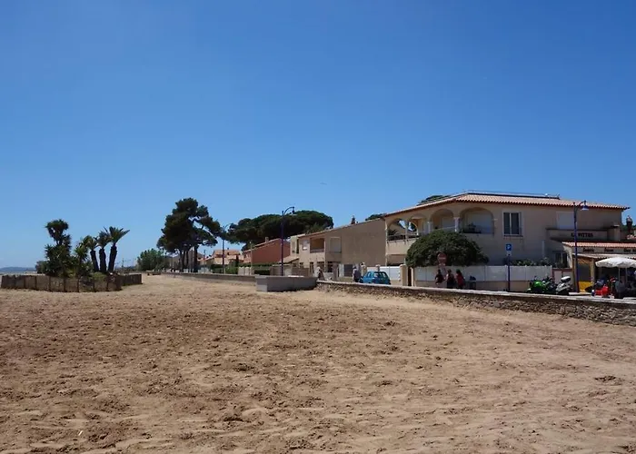 Superbe Contemporaine Pied Dans L'eau Villa