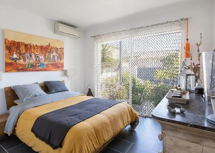 Superbe Contemporaine Pied Dans L'eau *