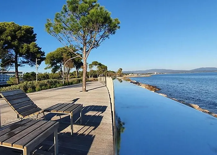 Superbe Contemporaine Pied Dans L'eau * Hyères