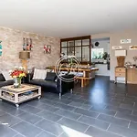 Superbe Contemporaine Pied Dans L'eau Villa