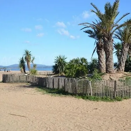 Superbe Contemporaine Pied Dans L'eau